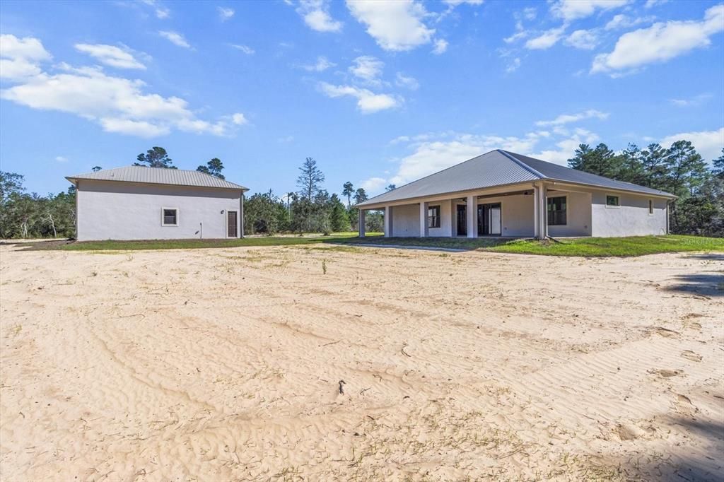 合同活跃: $725,000 (4 贝兹, 2 浴室, 2393 平方英尺)