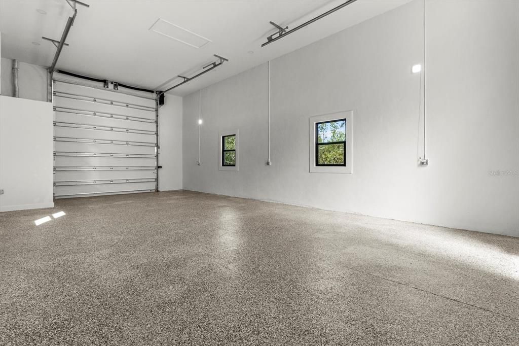 合同活跃: $725,000 (4 贝兹, 2 浴室, 2393 平方英尺)