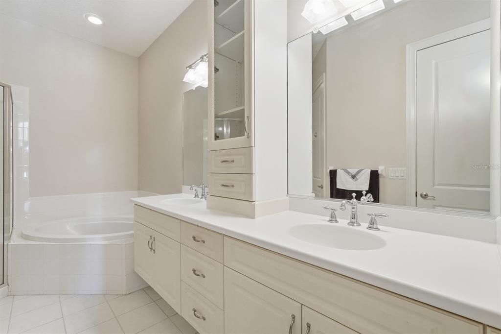 For Sale: $1,699,000 (5 beds, 4 baths, 3658 Square Feet)