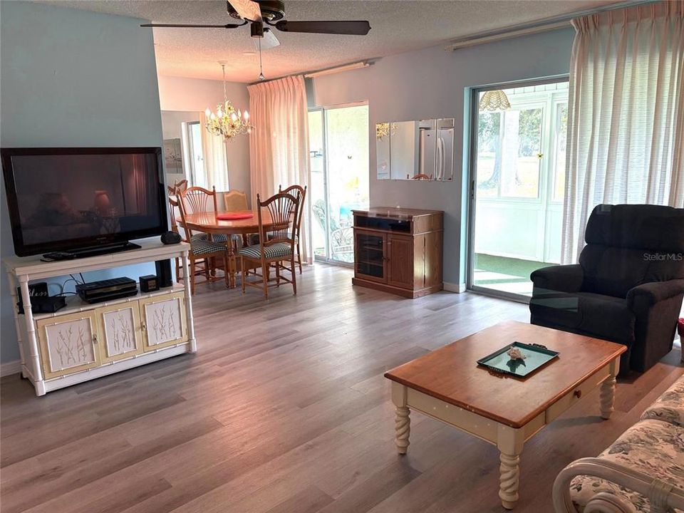 For Sale: $124,900 (2 beds, 2 baths, 960 Square Feet)