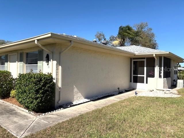 For Sale: $124,900 (2 beds, 2 baths, 960 Square Feet)