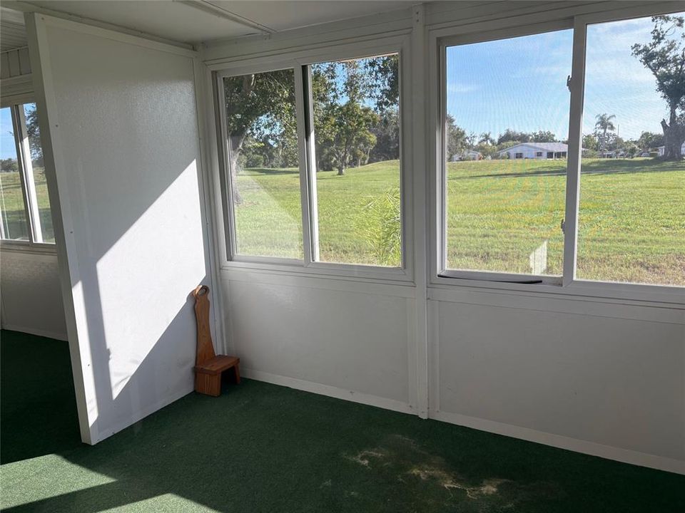 For Sale: $124,900 (2 beds, 2 baths, 960 Square Feet)