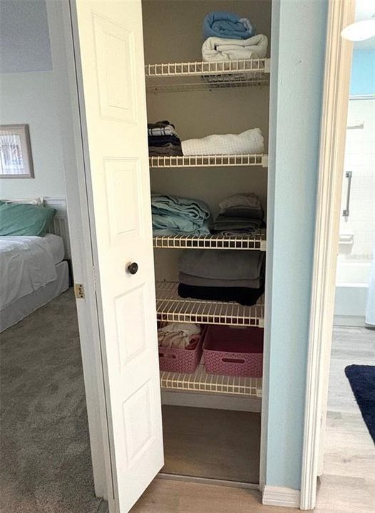 For Sale: $124,900 (2 beds, 2 baths, 960 Square Feet)