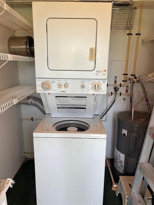 For Sale: $124,900 (2 beds, 2 baths, 960 Square Feet)