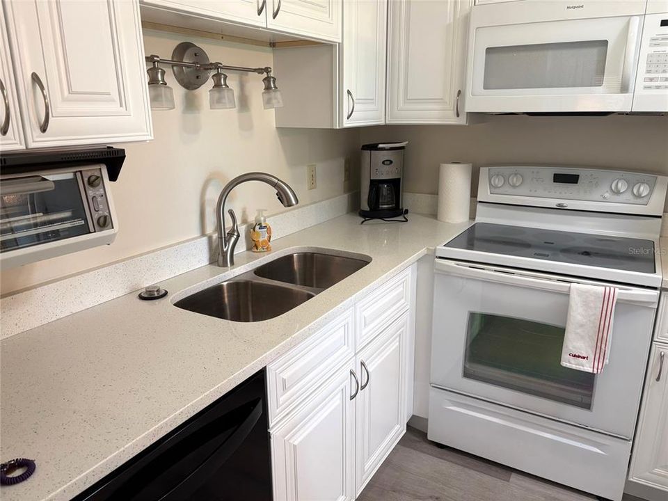 For Sale: $124,900 (2 beds, 2 baths, 960 Square Feet)