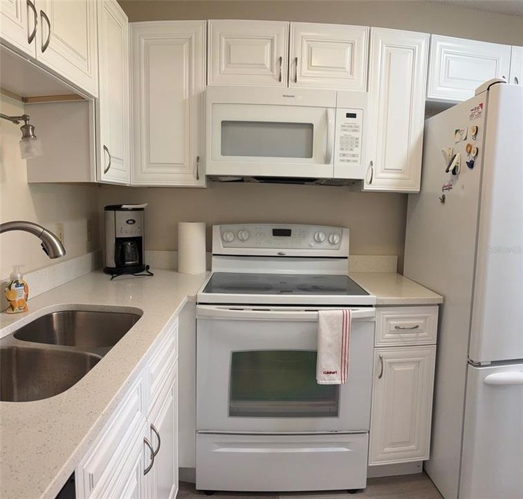 For Sale: $124,900 (2 beds, 2 baths, 960 Square Feet)