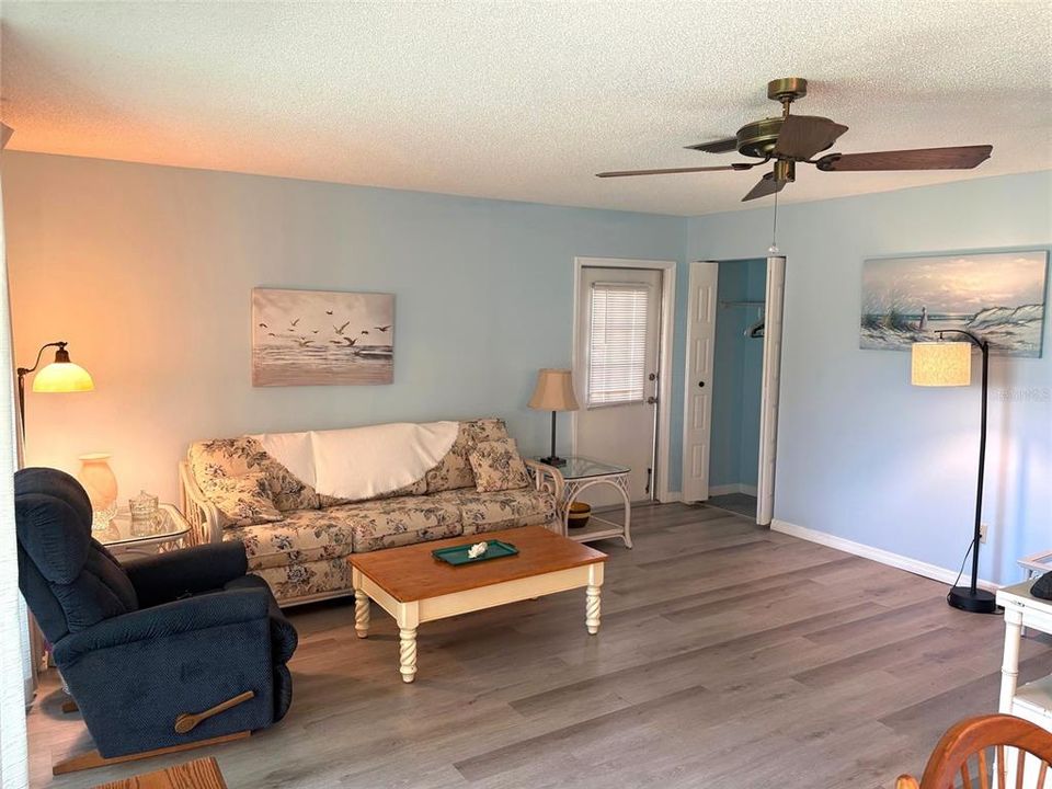 For Sale: $124,900 (2 beds, 2 baths, 960 Square Feet)