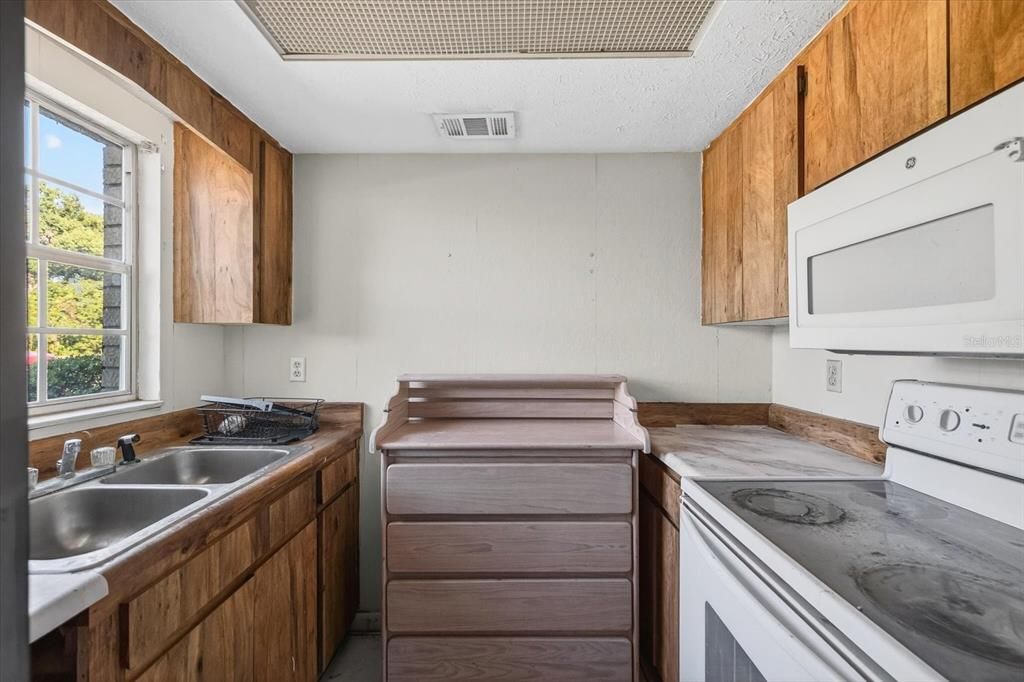 На продажу: $165,000 (2 спален, 1 ванн, 794 Квадратных фут)