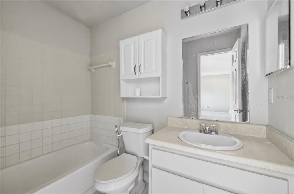 На продажу: $165,000 (2 спален, 1 ванн, 794 Квадратных фут)