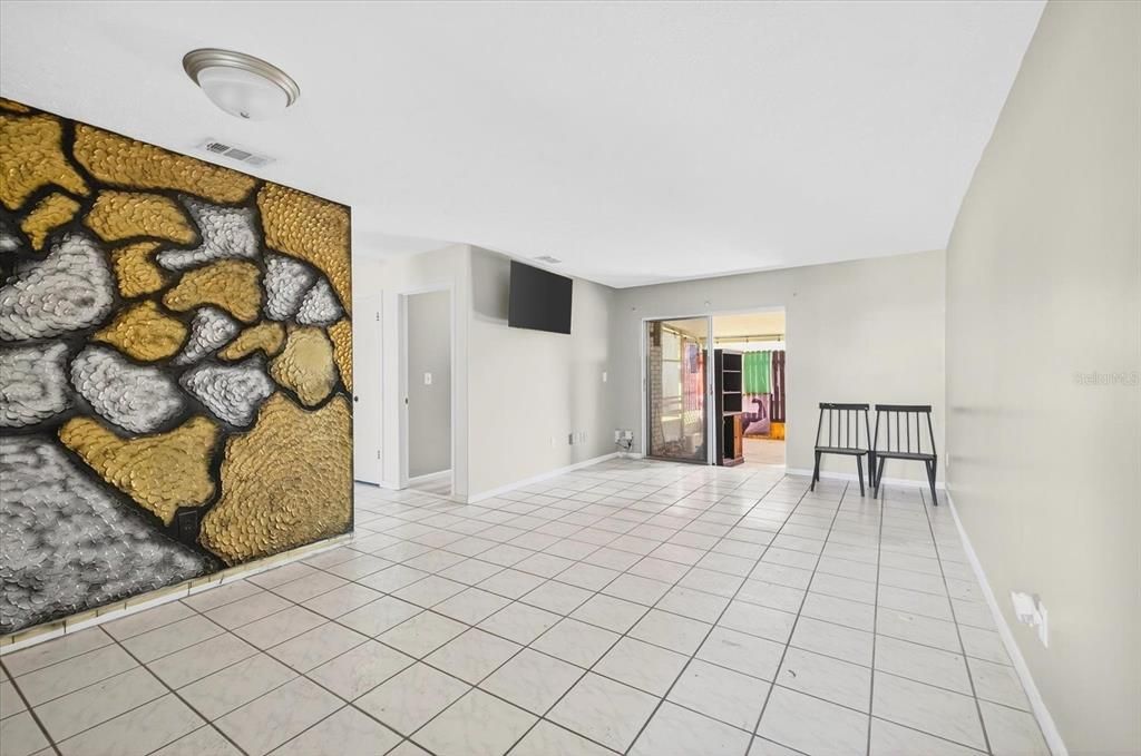 На продажу: $165,000 (2 спален, 1 ванн, 794 Квадратных фут)