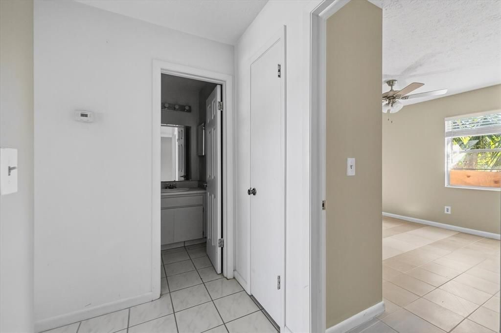 На продажу: $165,000 (2 спален, 1 ванн, 794 Квадратных фут)