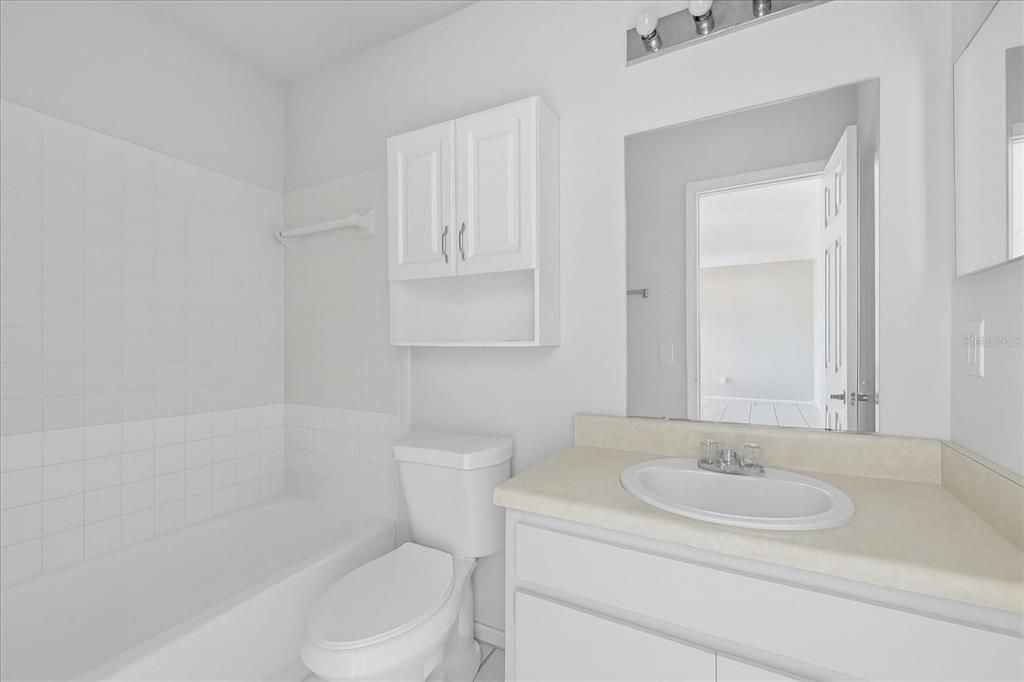 На продажу: $165,000 (2 спален, 1 ванн, 794 Квадратных фут)