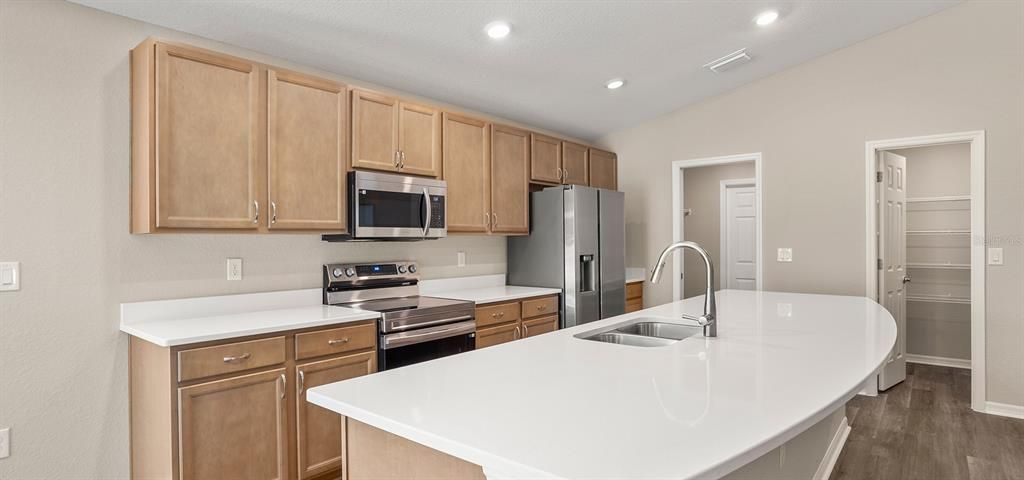 Active With Contract: $291,900 (4 beds, 2 baths, 1819 Square Feet)