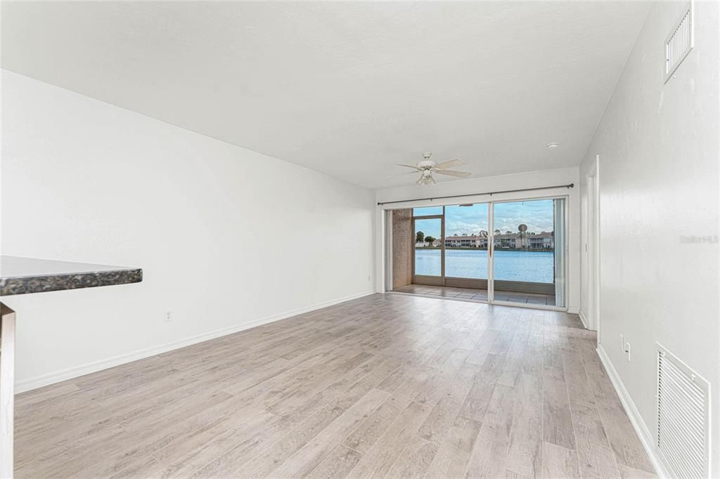 На продажу: $225,000 (3 спален, 2 ванн, 1360 Квадратных фут)