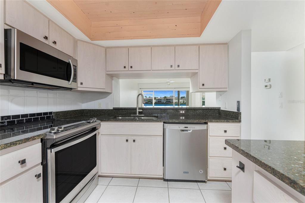 На продажу: $225,000 (3 спален, 2 ванн, 1360 Квадратных фут)