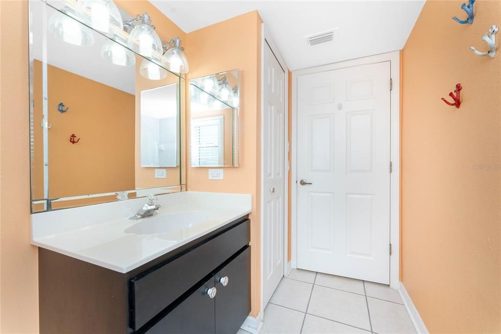 На продажу: $225,000 (3 спален, 2 ванн, 1360 Квадратных фут)