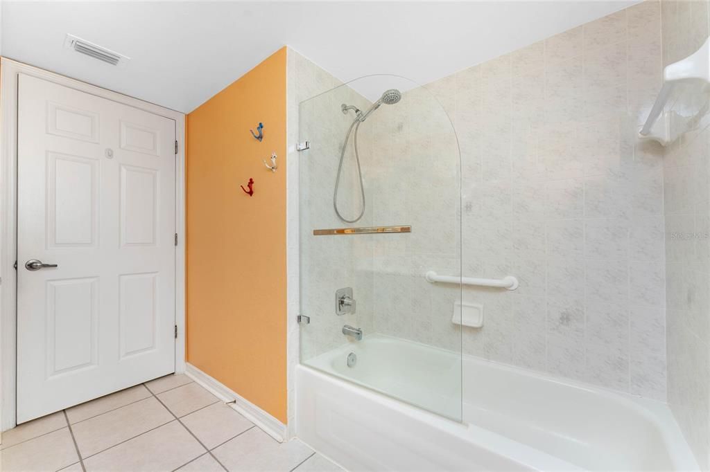 На продажу: $225,000 (3 спален, 2 ванн, 1360 Квадратных фут)