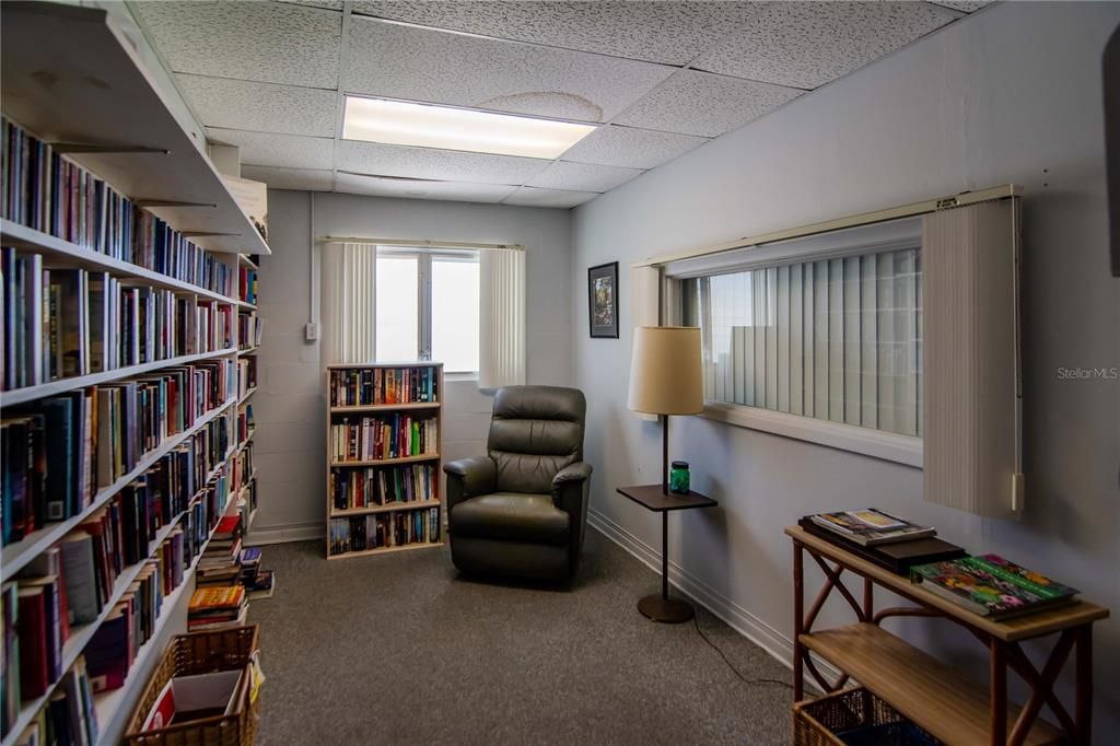 待售: $185,000 (1 贝兹, 1 浴室, 686 平方英尺)