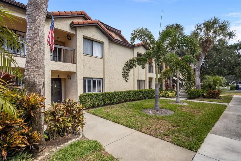 Active With Contract: $190,000 (2 beds, 2 baths, 1300 Square Feet)