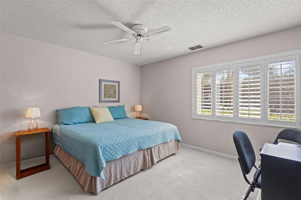 Active With Contract: $190,000 (2 beds, 2 baths, 1300 Square Feet)