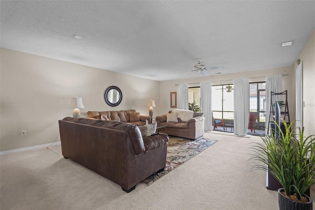 Active With Contract: $190,000 (2 beds, 2 baths, 1300 Square Feet)