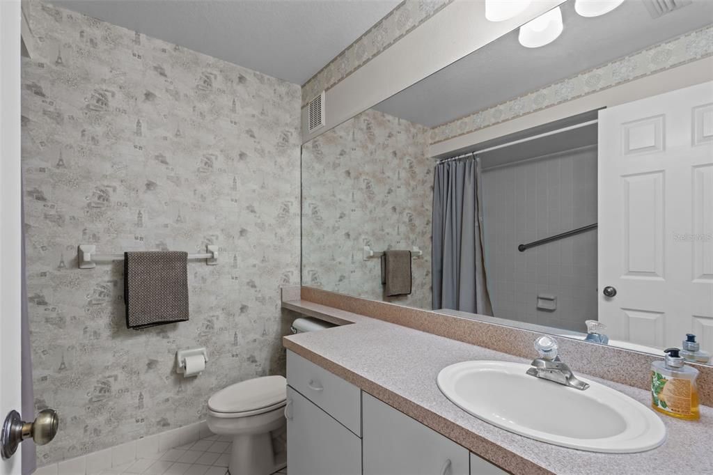 Active With Contract: $190,000 (2 beds, 2 baths, 1300 Square Feet)