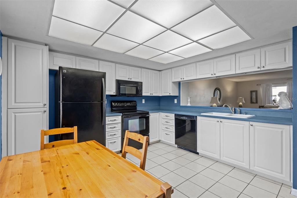 Active With Contract: $190,000 (2 beds, 2 baths, 1300 Square Feet)