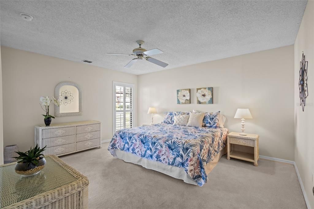 Active With Contract: $190,000 (2 beds, 2 baths, 1300 Square Feet)