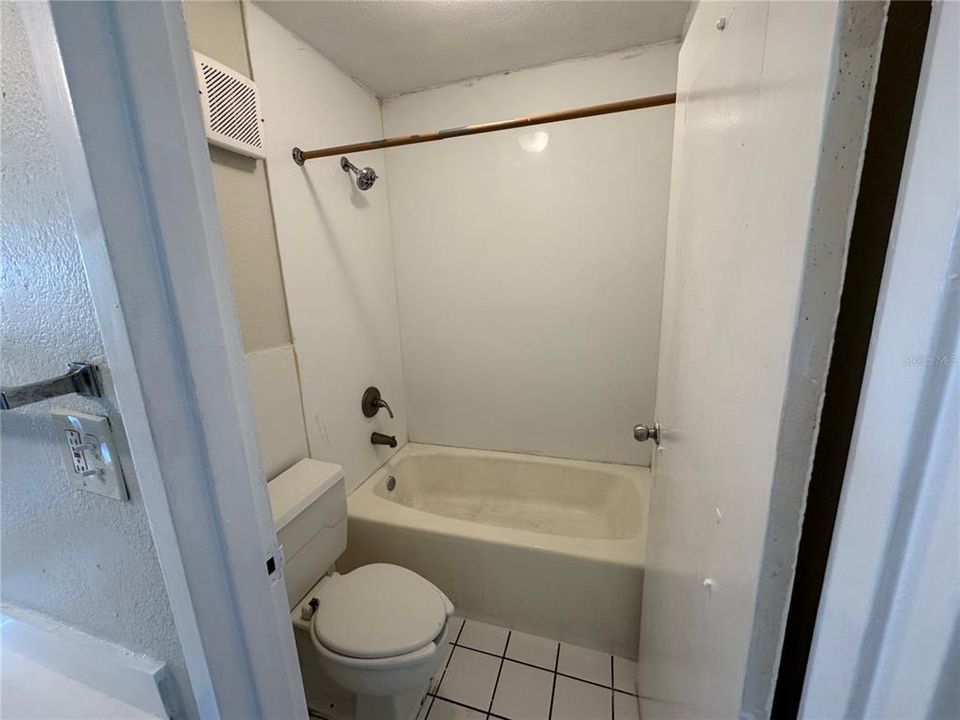 For Rent: $950 (1 beds, 1 baths, 276 Square Feet)