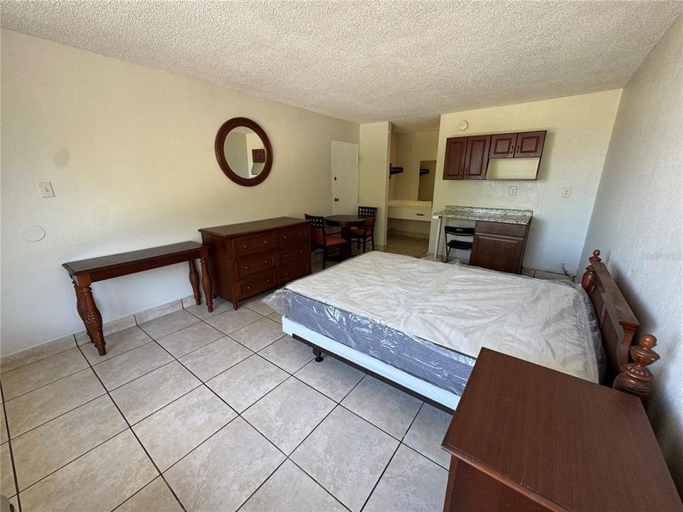 For Rent: $950 (1 beds, 1 baths, 276 Square Feet)