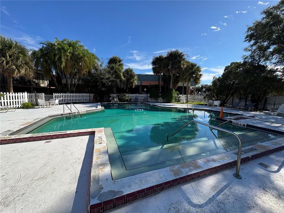 For Rent: $950 (1 beds, 1 baths, 276 Square Feet)