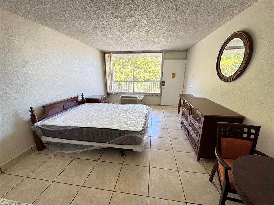 For Rent: $950 (1 beds, 1 baths, 276 Square Feet)