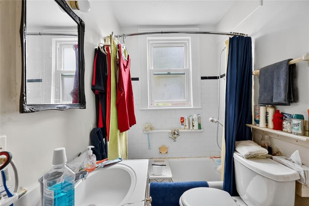 For Sale: $459,900 (6 beds, 0 baths, 3382 Square Feet)