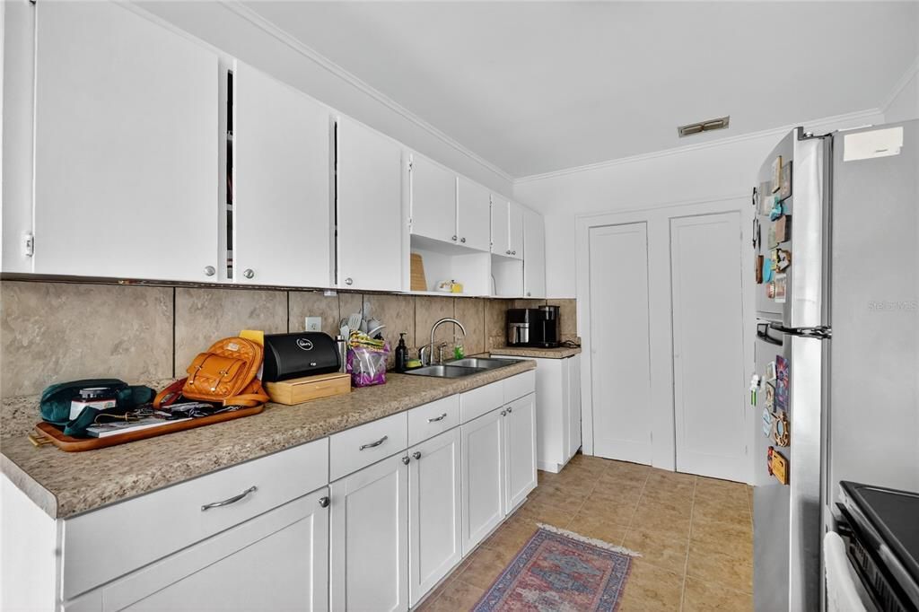 For Sale: $459,900 (6 beds, 0 baths, 3382 Square Feet)