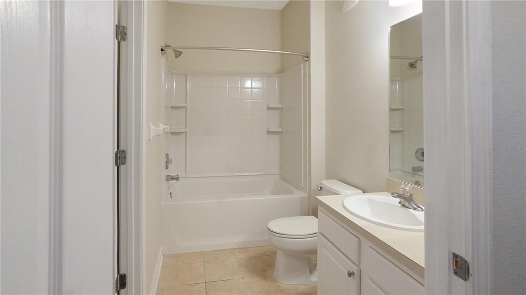 На продажу: $309,900 (3 спален, 2 ванн, 1711 Квадратных фут)