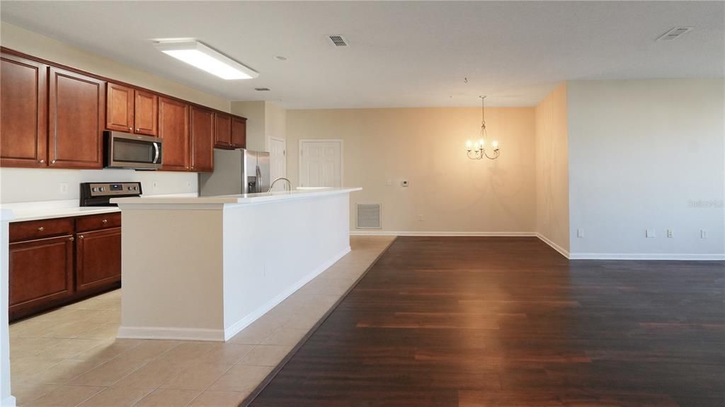 На продажу: $309,900 (3 спален, 2 ванн, 1711 Квадратных фут)