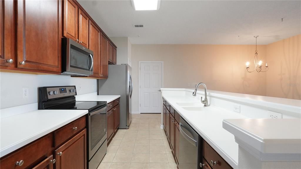 На продажу: $309,900 (3 спален, 2 ванн, 1711 Квадратных фут)