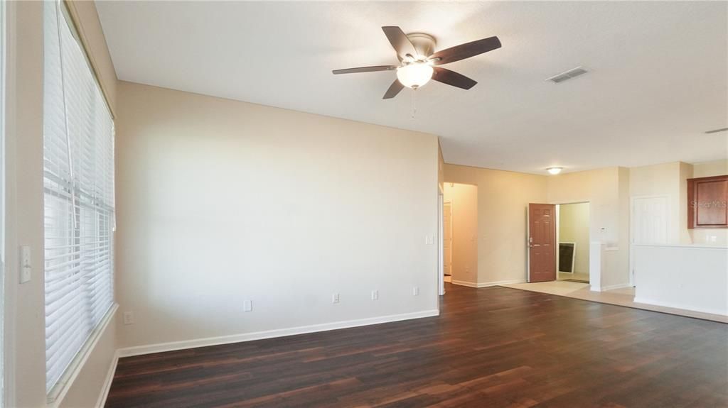 На продажу: $309,900 (3 спален, 2 ванн, 1711 Квадратных фут)