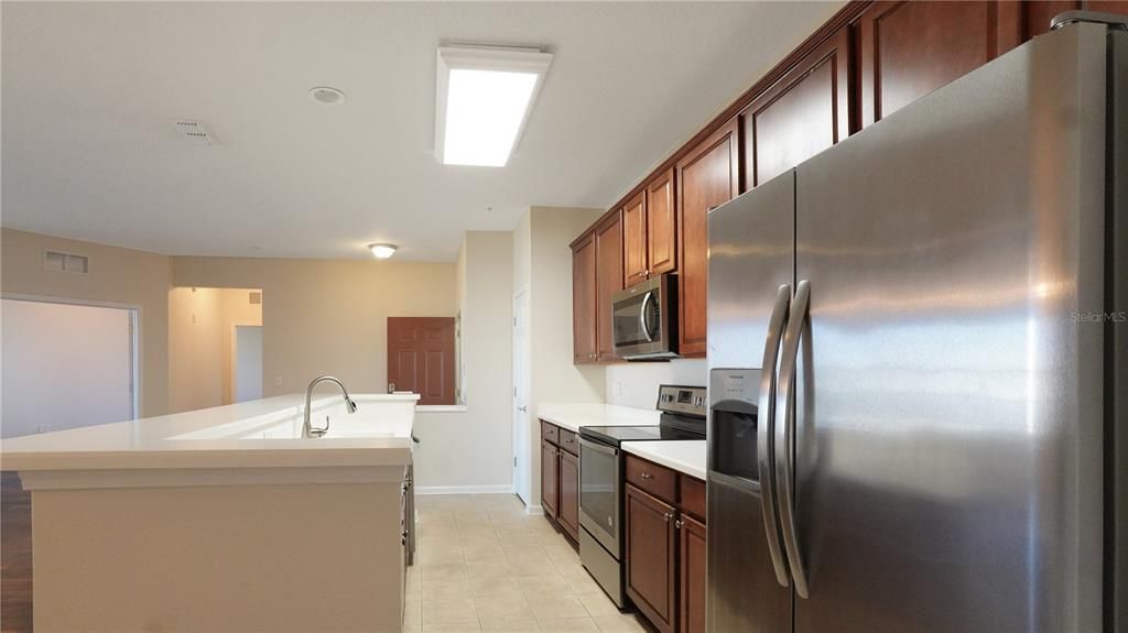 На продажу: $309,900 (3 спален, 2 ванн, 1711 Квадратных фут)