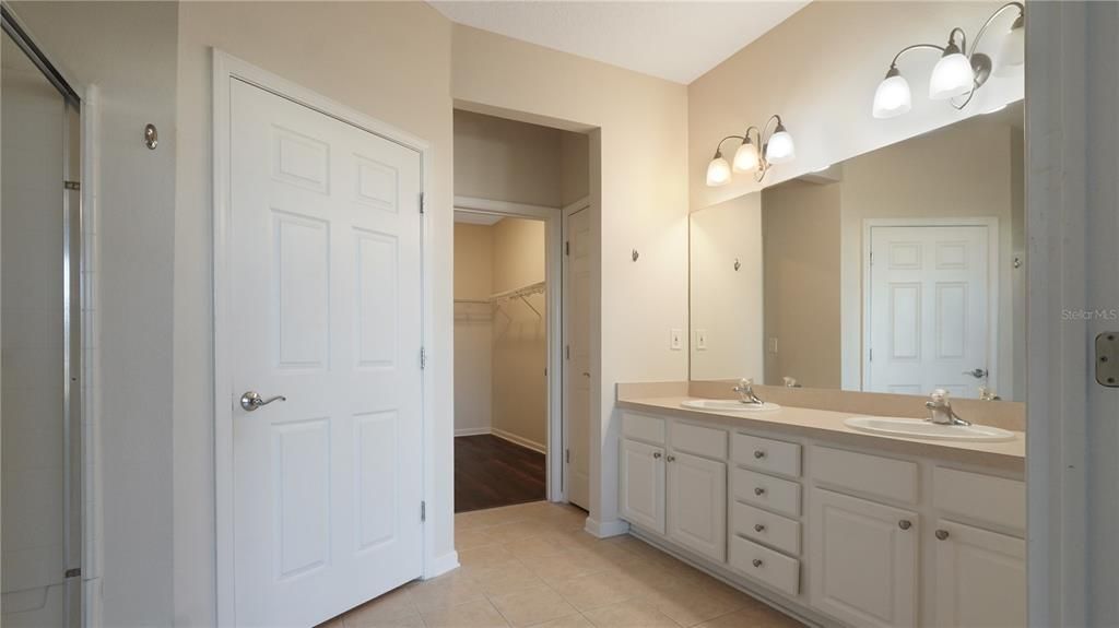 На продажу: $309,900 (3 спален, 2 ванн, 1711 Квадратных фут)