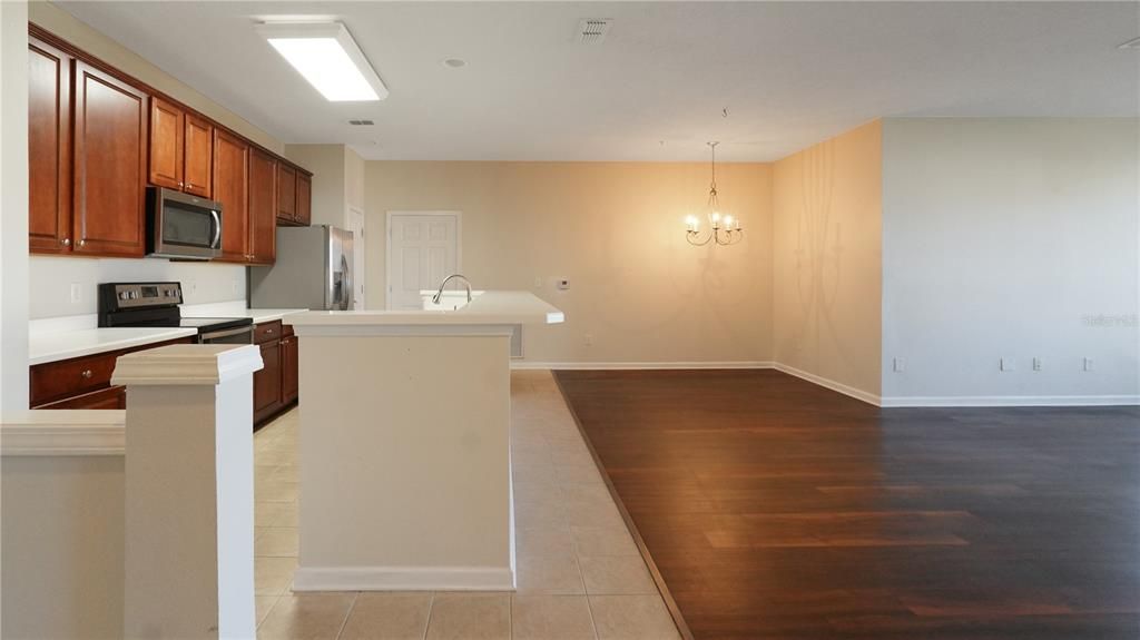 На продажу: $309,900 (3 спален, 2 ванн, 1711 Квадратных фут)