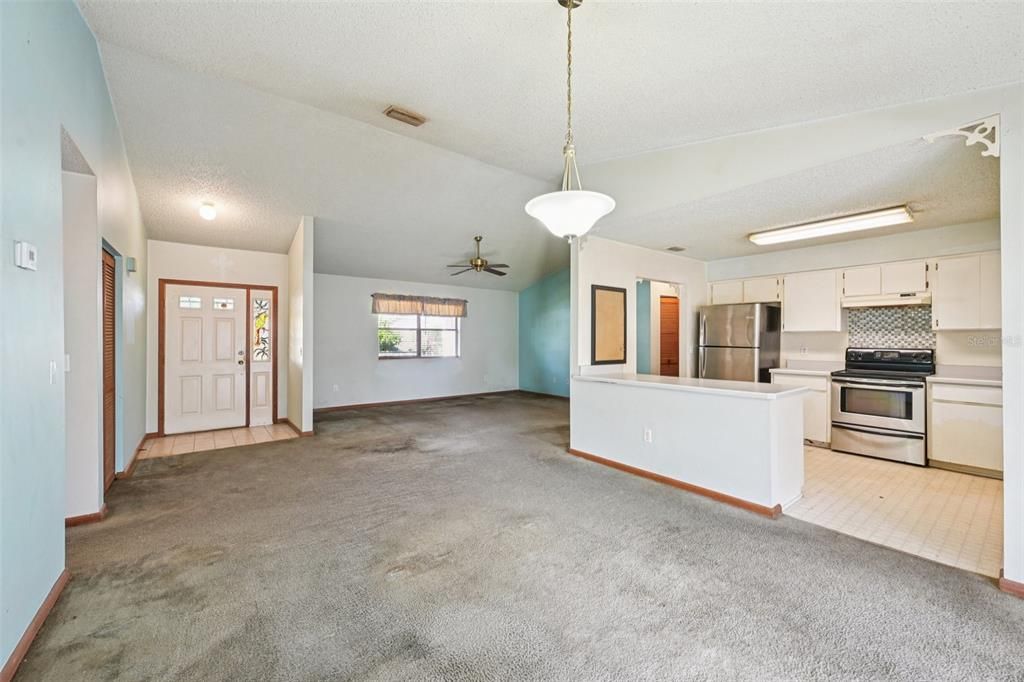 Active With Contract: $249,900 (3 beds, 2 baths, 1450 Square Feet)