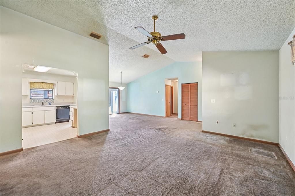 Active With Contract: $249,900 (3 beds, 2 baths, 1450 Square Feet)