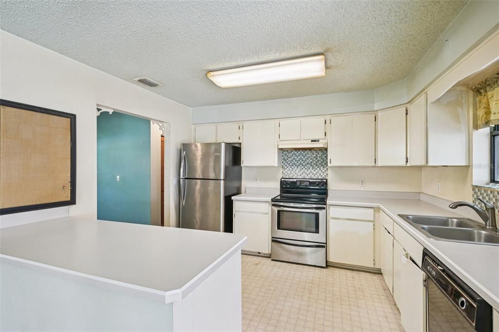 Active With Contract: $249,900 (3 beds, 2 baths, 1450 Square Feet)