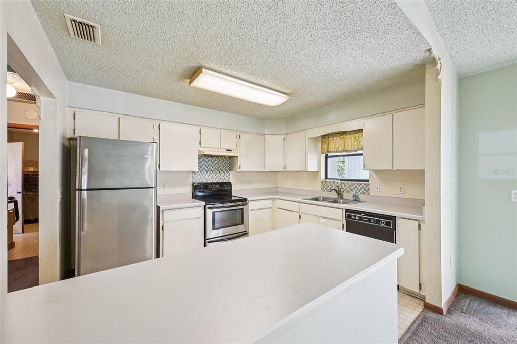 Active With Contract: $249,900 (3 beds, 2 baths, 1450 Square Feet)