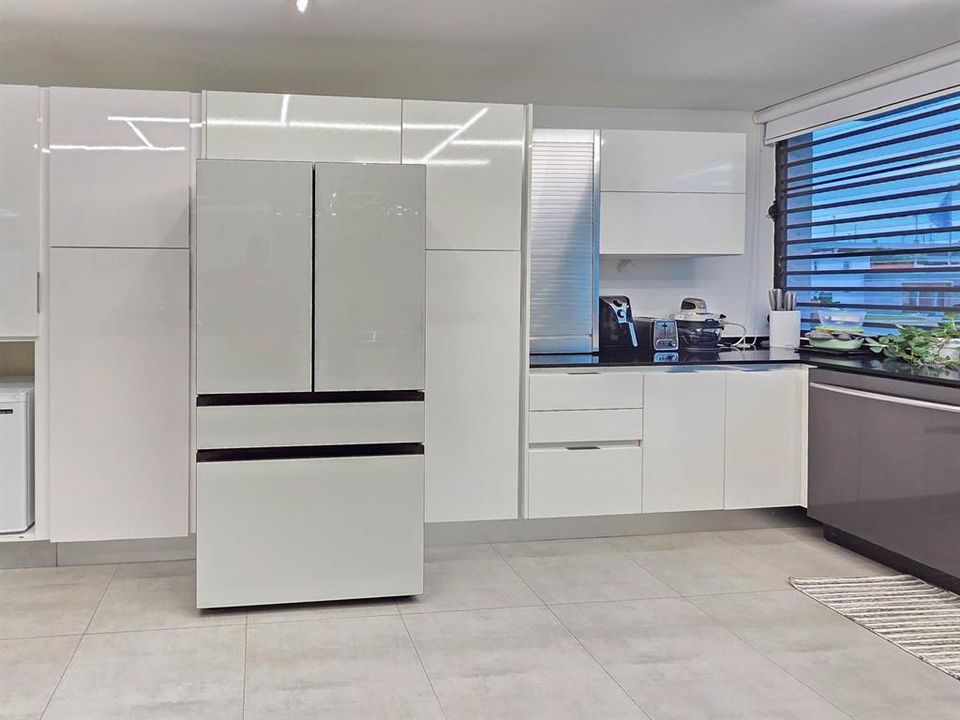 Под контрактом: $895,000 (3 спален, 3 ванн, 2265 Квадратных фут)