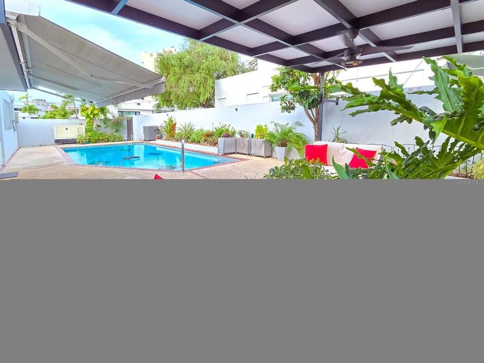 Под контрактом: $895,000 (3 спален, 3 ванн, 2265 Квадратных фут)