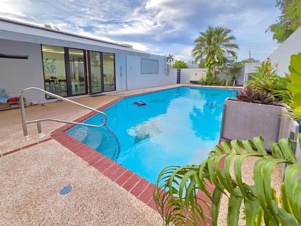 Под контрактом: $895,000 (3 спален, 3 ванн, 2265 Квадратных фут)