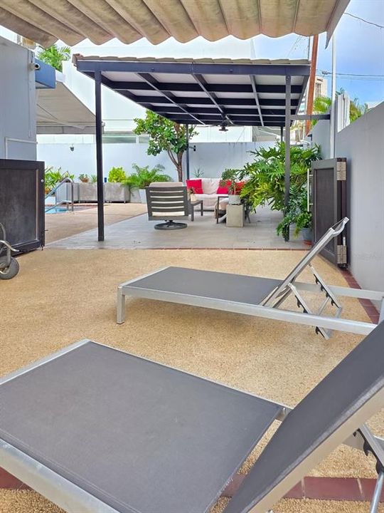 Под контрактом: $895,000 (3 спален, 3 ванн, 2265 Квадратных фут)