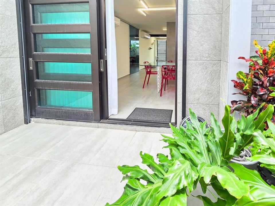 Под контрактом: $895,000 (3 спален, 3 ванн, 2265 Квадратных фут)